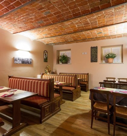 sala-gialla-osteria del rooster sala gialla